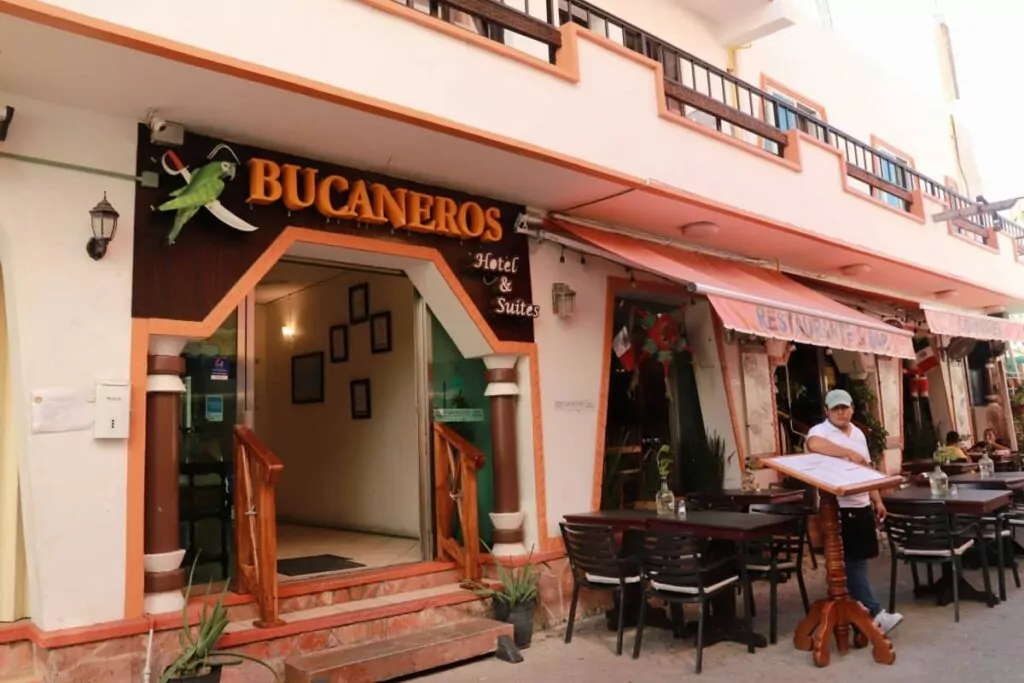 Bucaneros Hotel & Suites